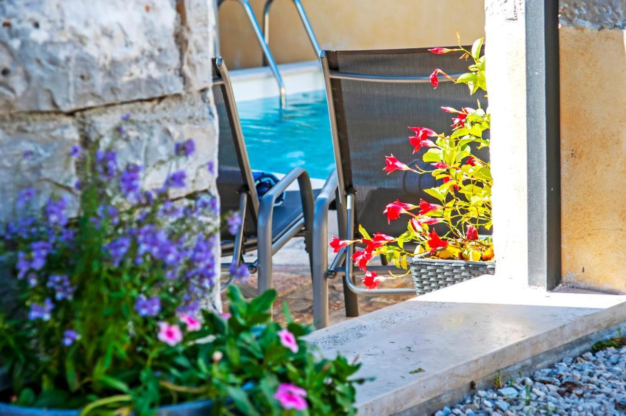 Holiday Home - Casa Di Antonio Kanfanar Exterior photo